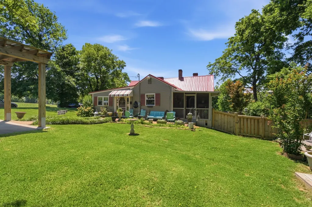 800 W 7th Street Columbia TN 38401