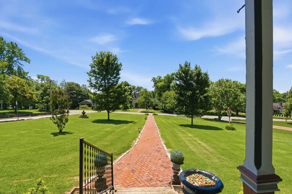 800 W 7th Street Columbia TN 38401