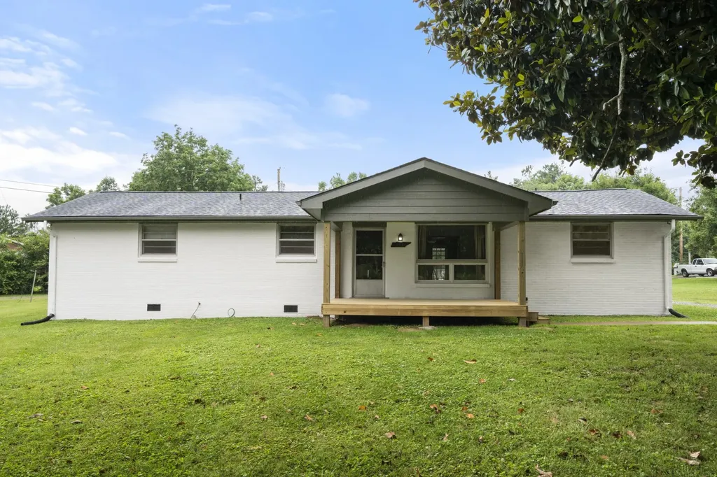 1156 Chestnut Drive Burns TN 37029