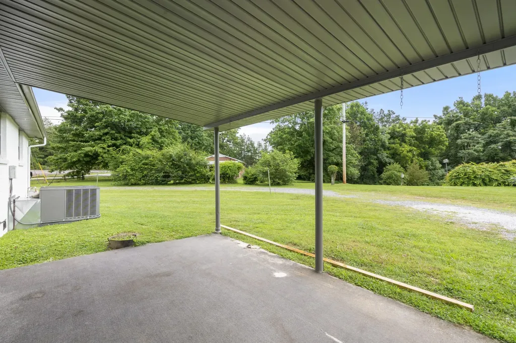 1156 Chestnut Drive Burns TN 37029