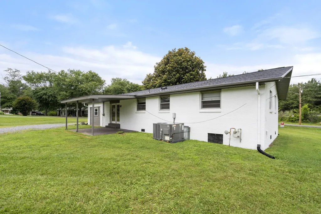 1156 Chestnut Drive Burns TN 37029