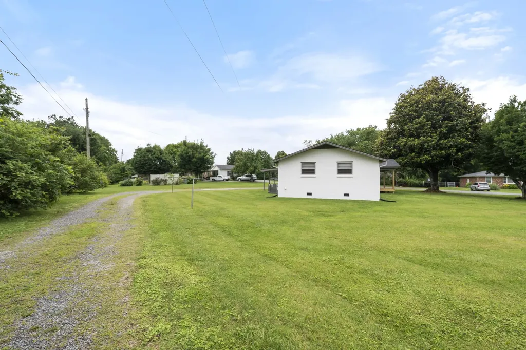 1156 Chestnut Drive Burns TN 37029