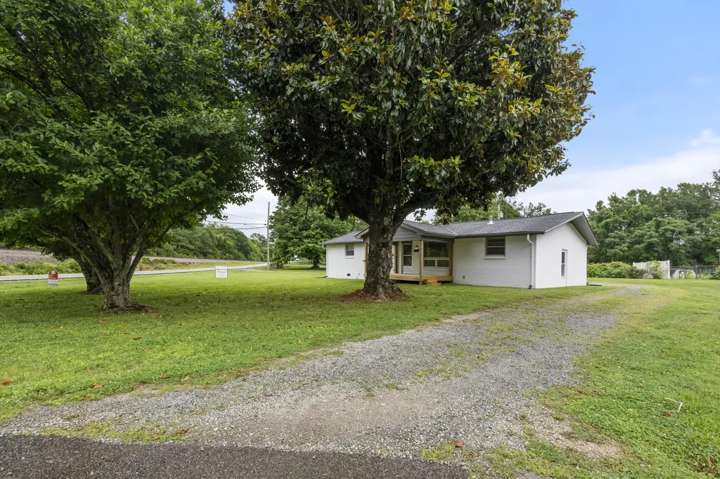 1156 Chestnut Drive Burns TN 37029