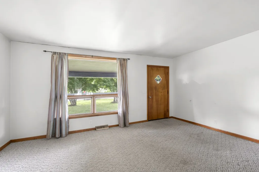 1156 Chestnut Drive Burns TN 37029