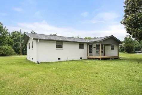 1156 Chestnut Drive Burns TN 37029