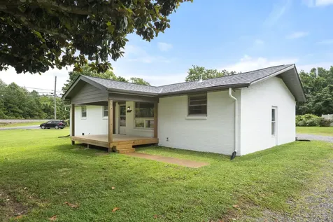 1156 Chestnut Drive Burns TN 37029