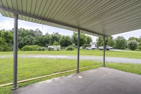 1156 Chestnut Drive Burns TN 37029
