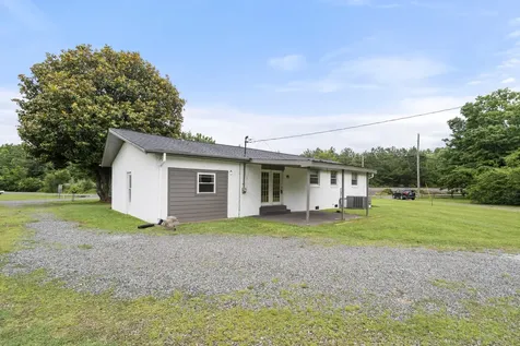 1156 Chestnut Drive Burns TN 37029