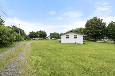1156 Chestnut Drive Burns TN 37029