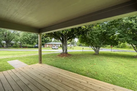 1156 Chestnut Drive Burns TN 37029