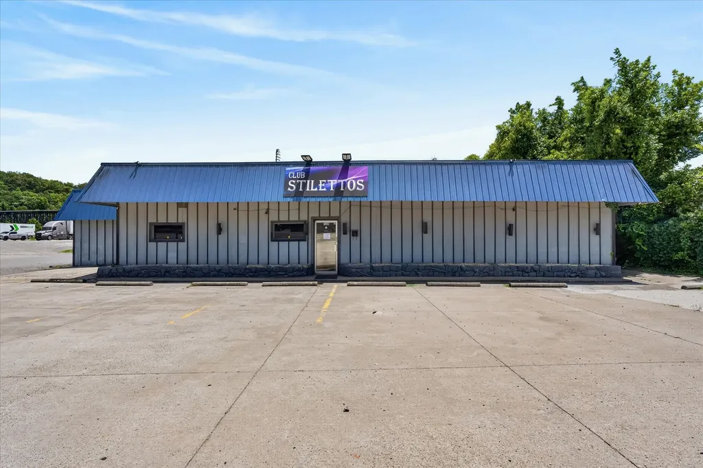 1360 College Street Clarksville TN 37040