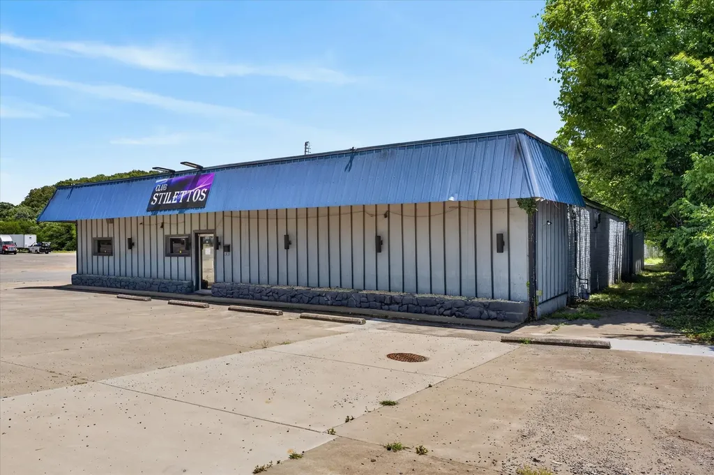 1360 College Street Clarksville TN 37040