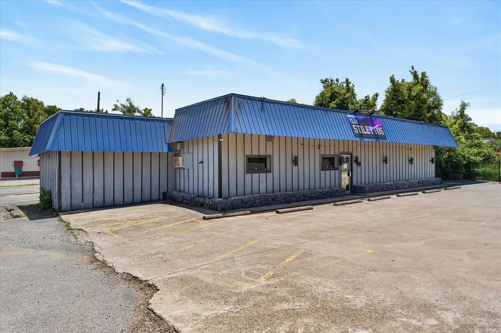 1360 College Street Clarksville TN 37040