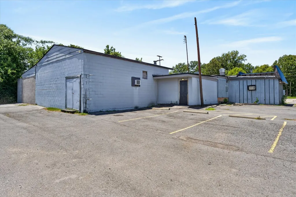 1360 College Street Clarksville TN 37040
