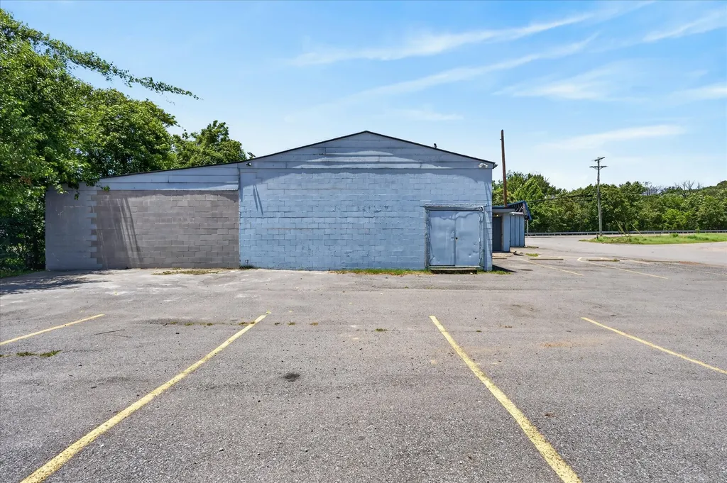 1360 College Street Clarksville TN 37040