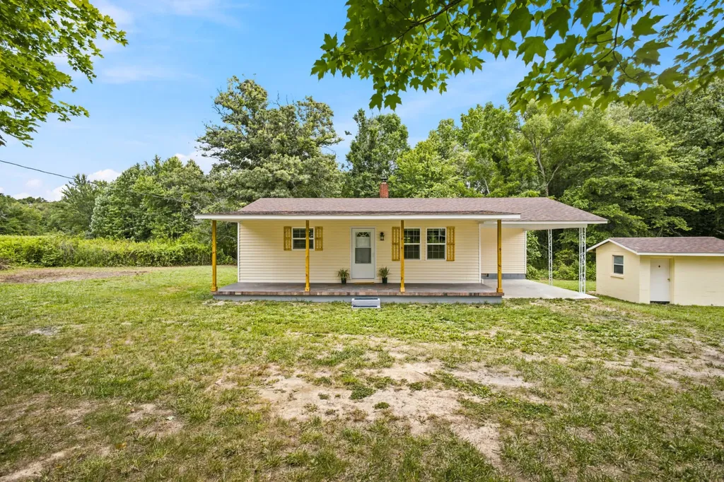 5530 Nashville Highway Deer Lodge TN 37726