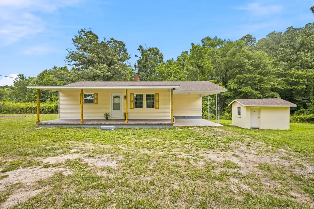 5530 Nashville Highway Deer Lodge TN 37726