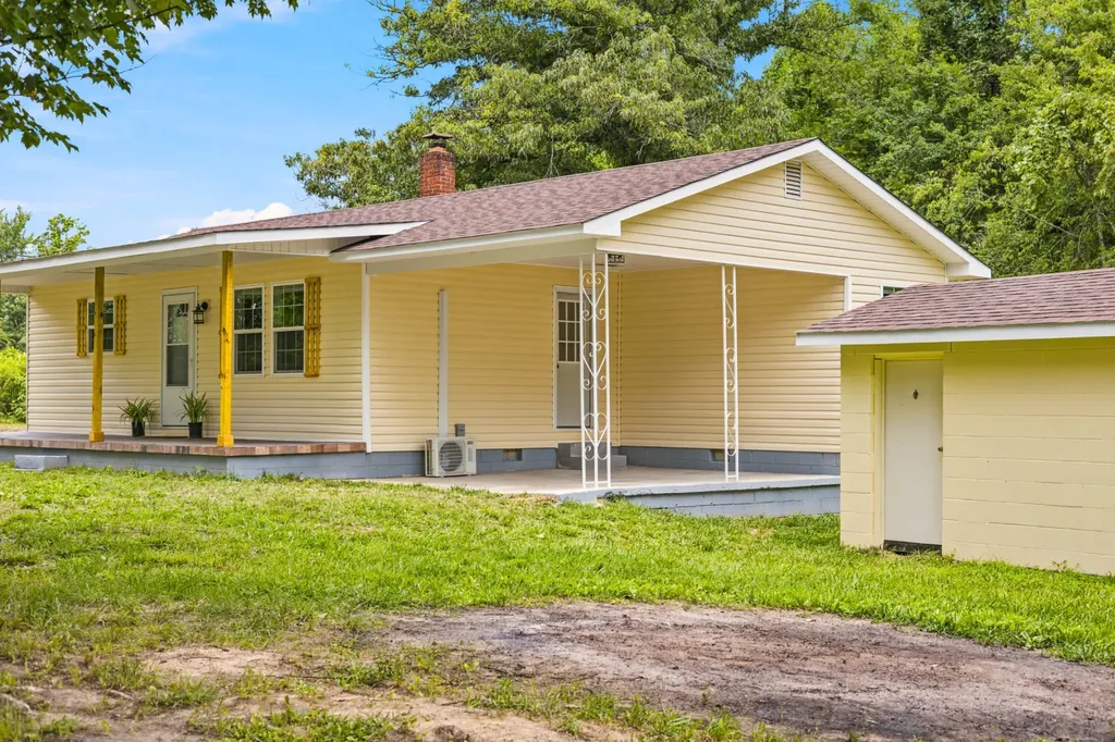 5530 Nashville Highway Deer Lodge TN 37726