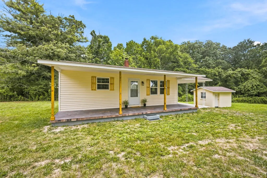 5530 Nashville Highway Deer Lodge TN 37726