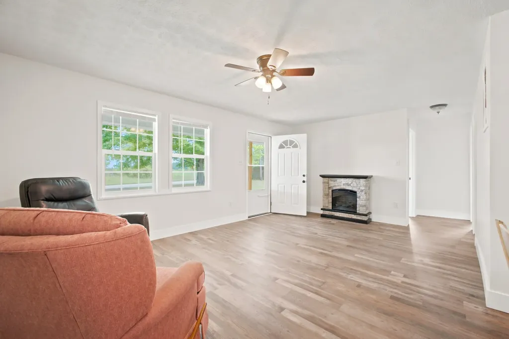5530 Nashville Highway Deer Lodge TN 37726