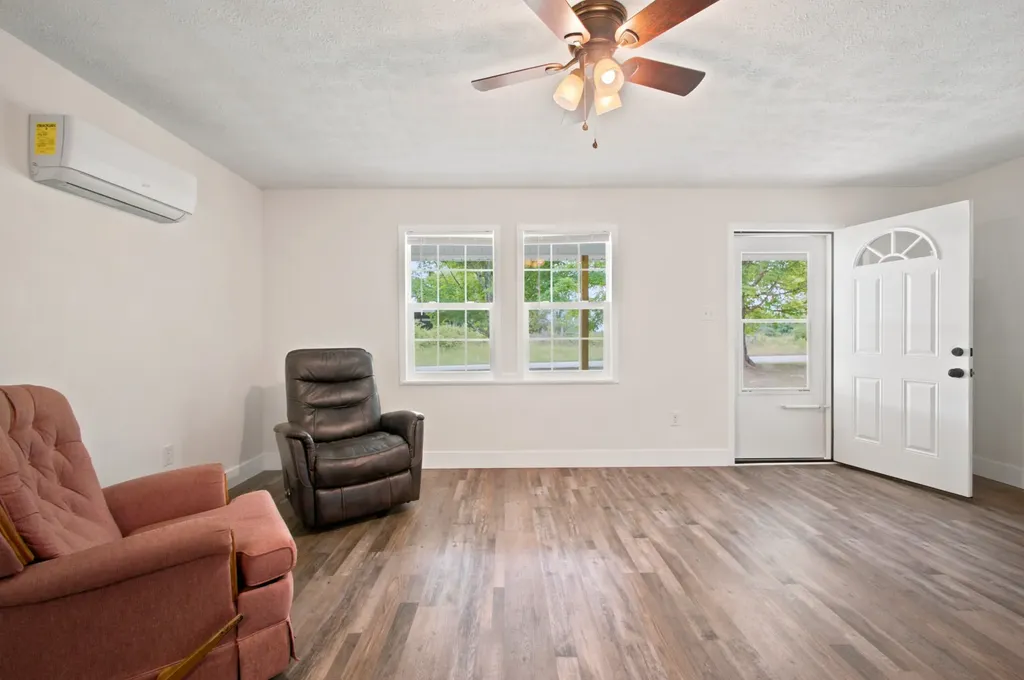 5530 Nashville Highway Deer Lodge TN 37726