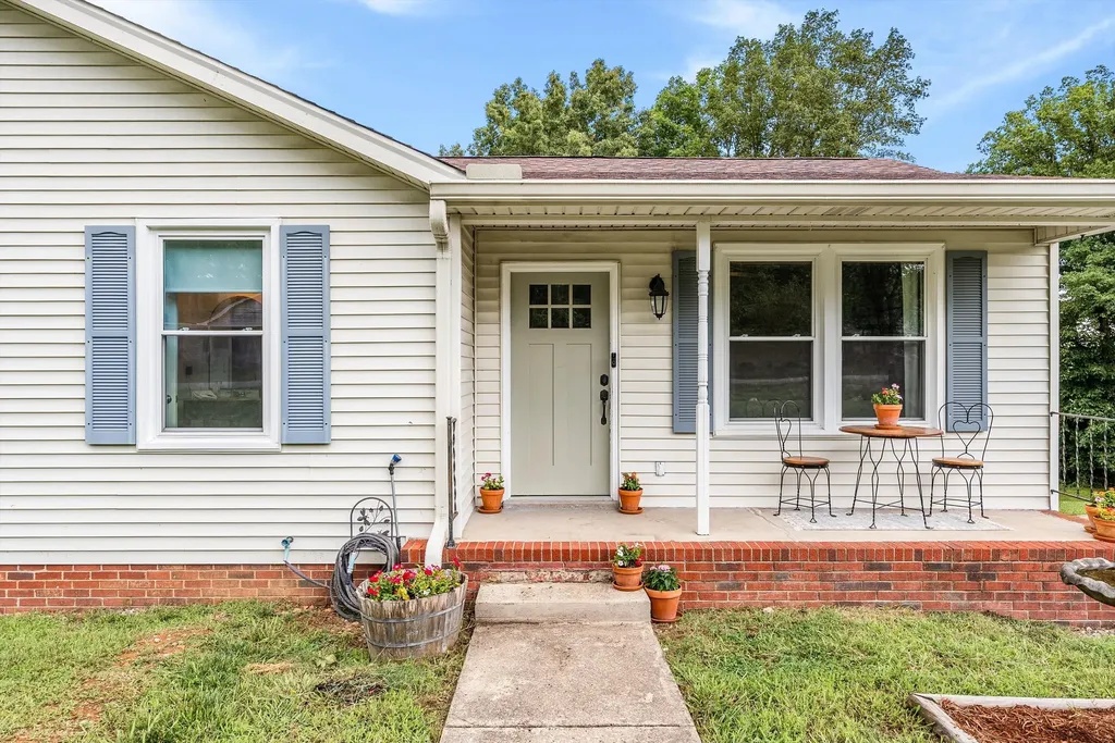 250 Old Columbia Road Dickson TN 37055
