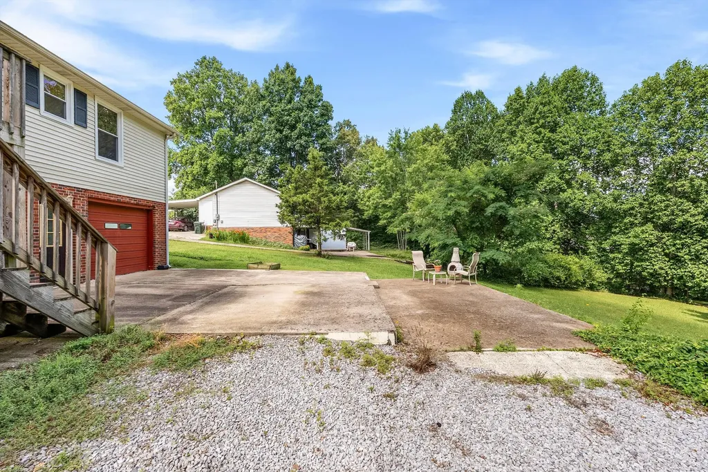 250 Old Columbia Road Dickson TN 37055