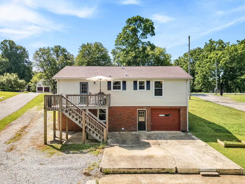 250 Old Columbia Road Dickson TN 37055