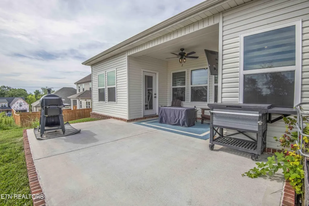 471 Sugar Maple Trail Lenoir City TN 37771