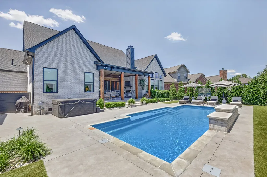 1018 Julian Way Murfreesboro TN 37128