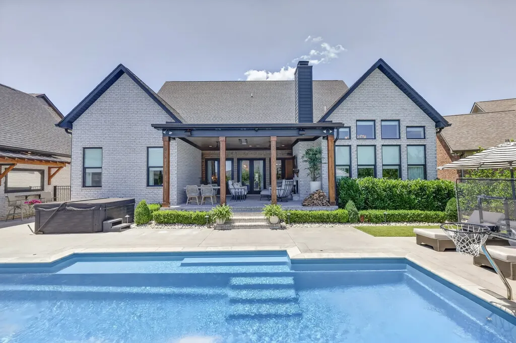1018 Julian Way Murfreesboro TN 37128