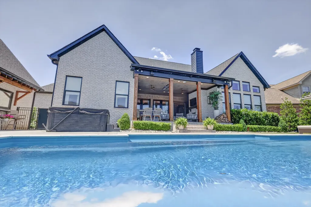1018 Julian Way Murfreesboro TN 37128