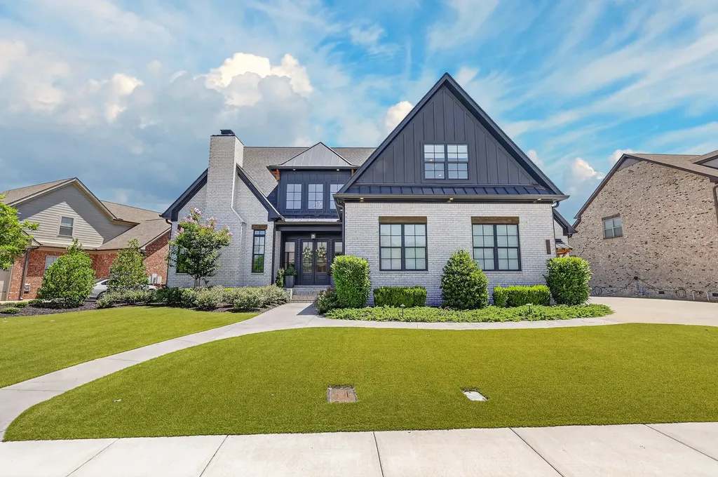 1018 Julian Way Murfreesboro TN 37128