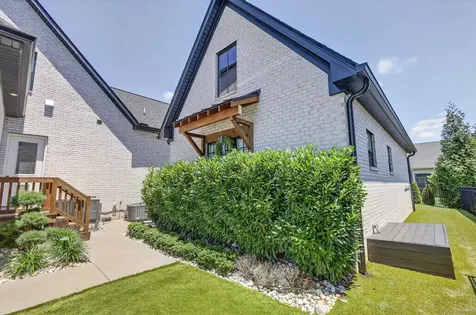 1018 Julian Way Murfreesboro TN 37128