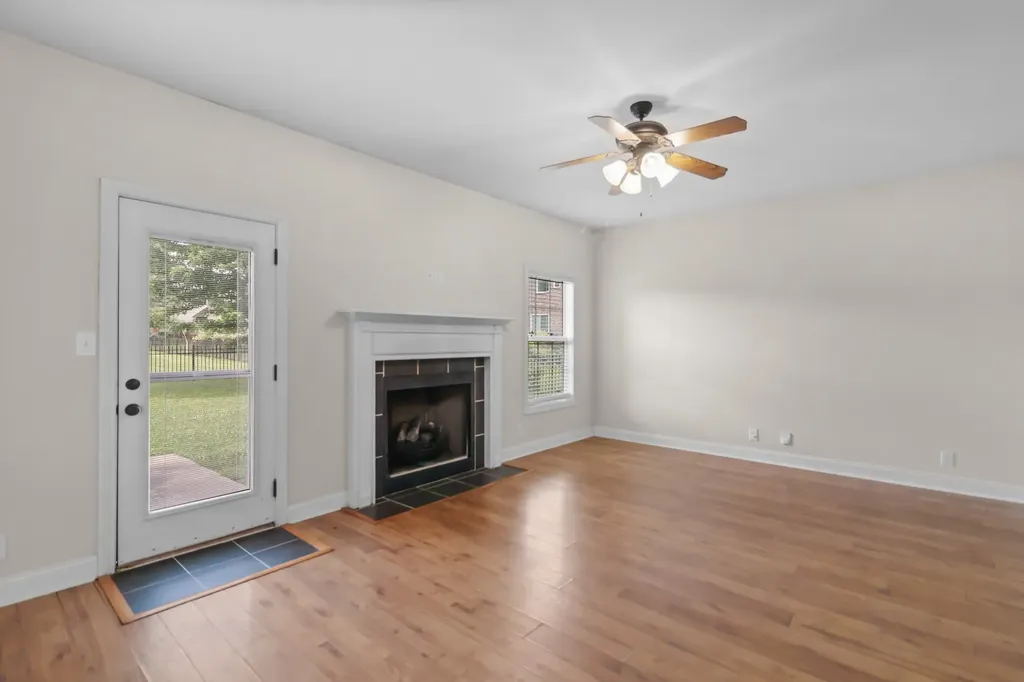 1093 Willow Circle Clarksville TN 37043