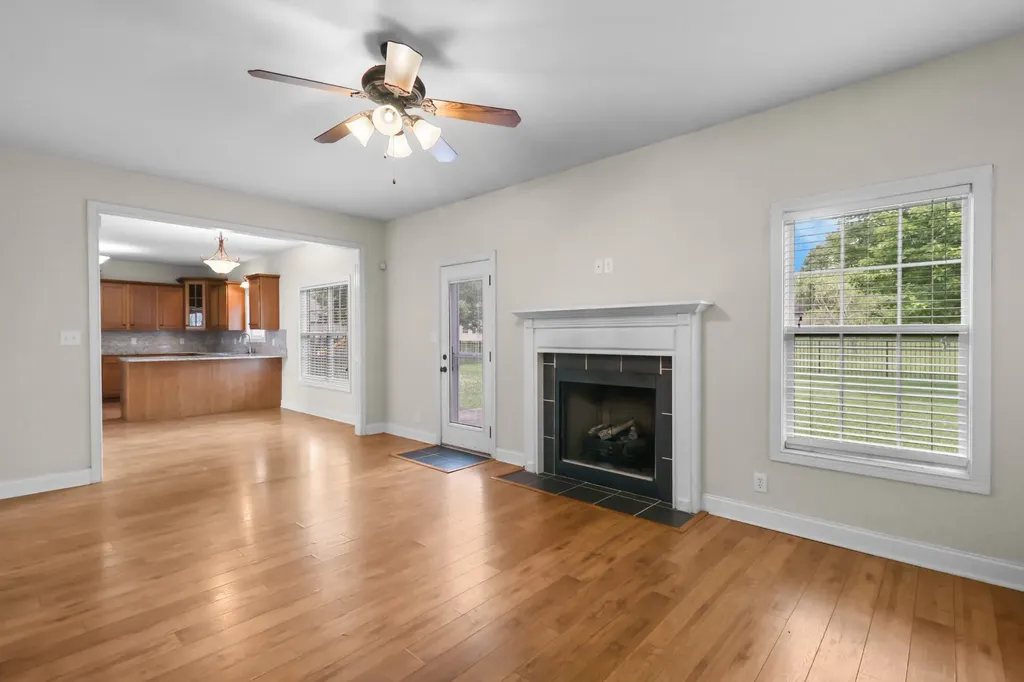 1093 Willow Circle Clarksville TN 37043