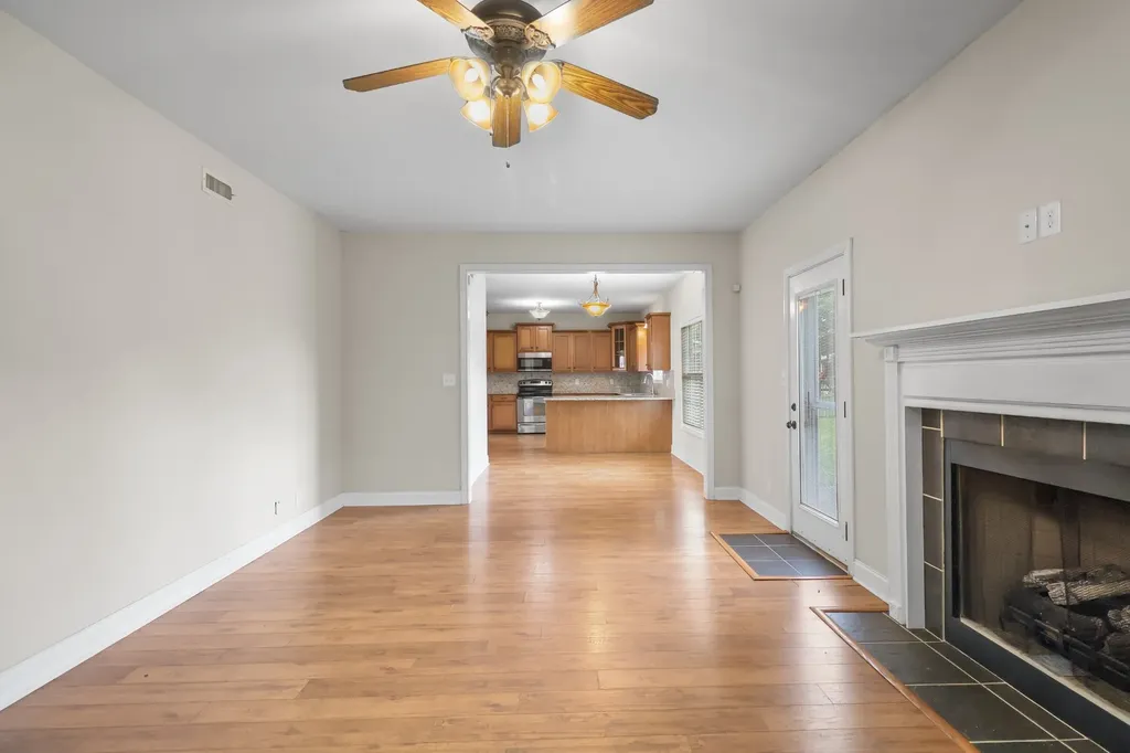 1093 Willow Circle Clarksville TN 37043