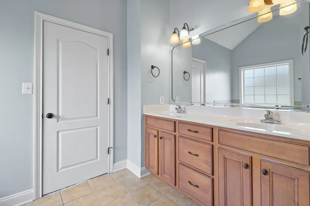 1093 Willow Circle Clarksville TN 37043
