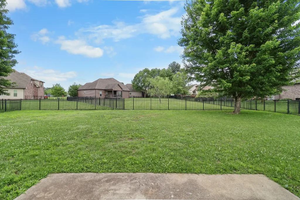 1093 Willow Circle Clarksville TN 37043