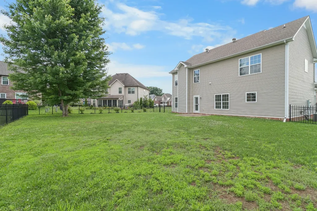 1093 Willow Circle Clarksville TN 37043