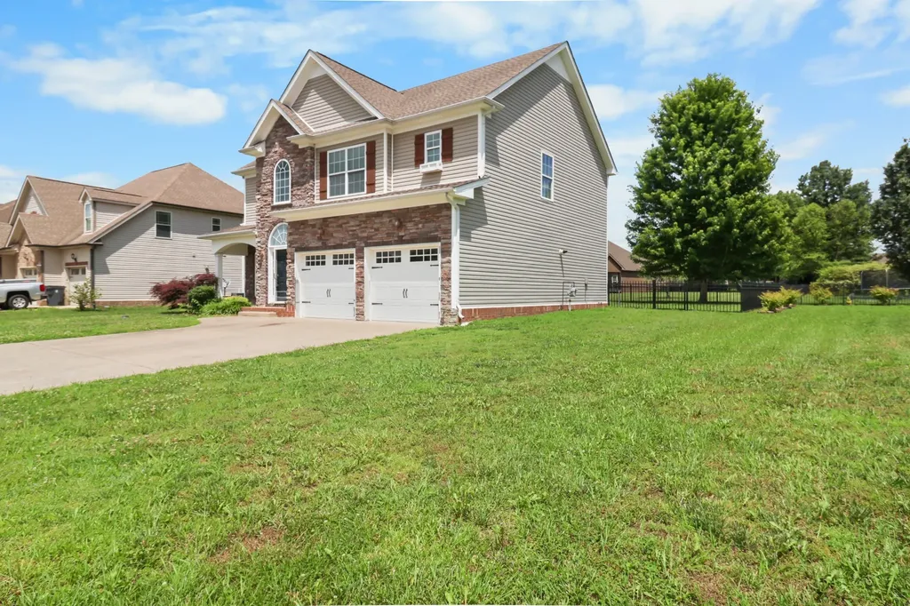 1093 Willow Circle Clarksville TN 37043