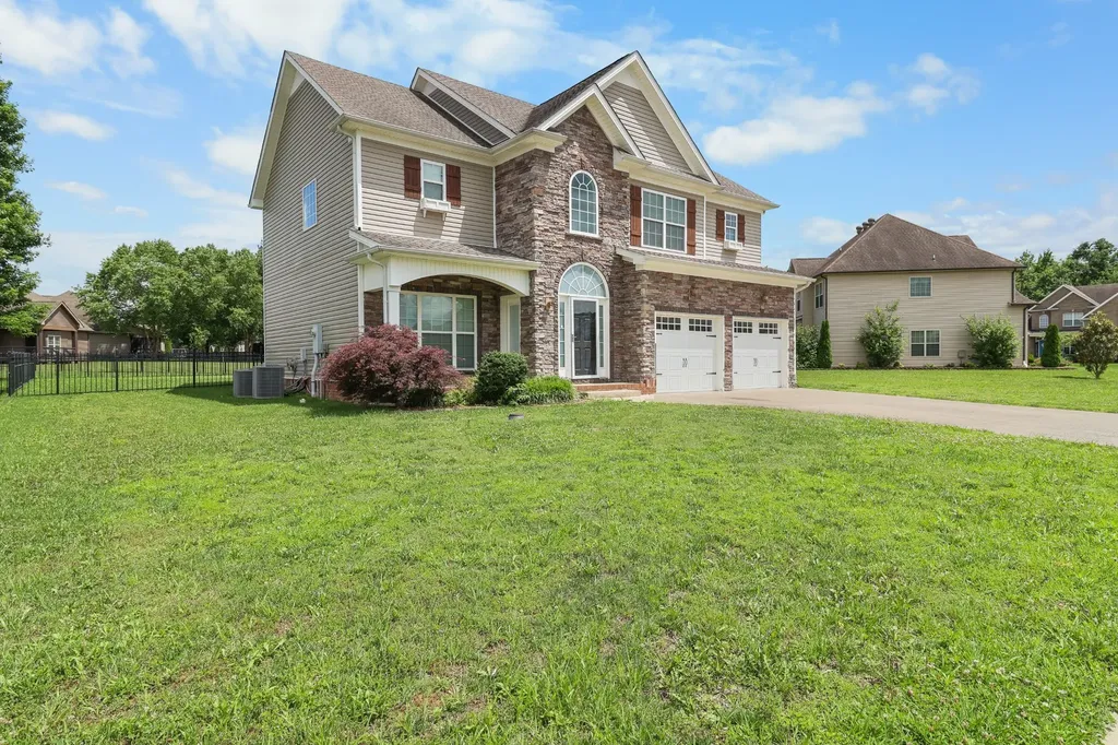 1093 Willow Circle Clarksville TN 37043