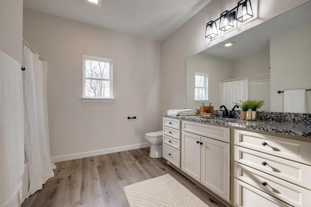 3033 Bowker Road Charlotte TN 37036