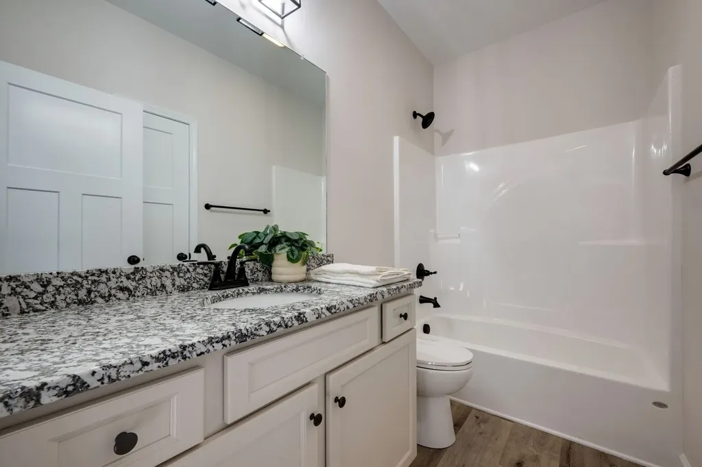 3033 Bowker Road Charlotte TN 37036