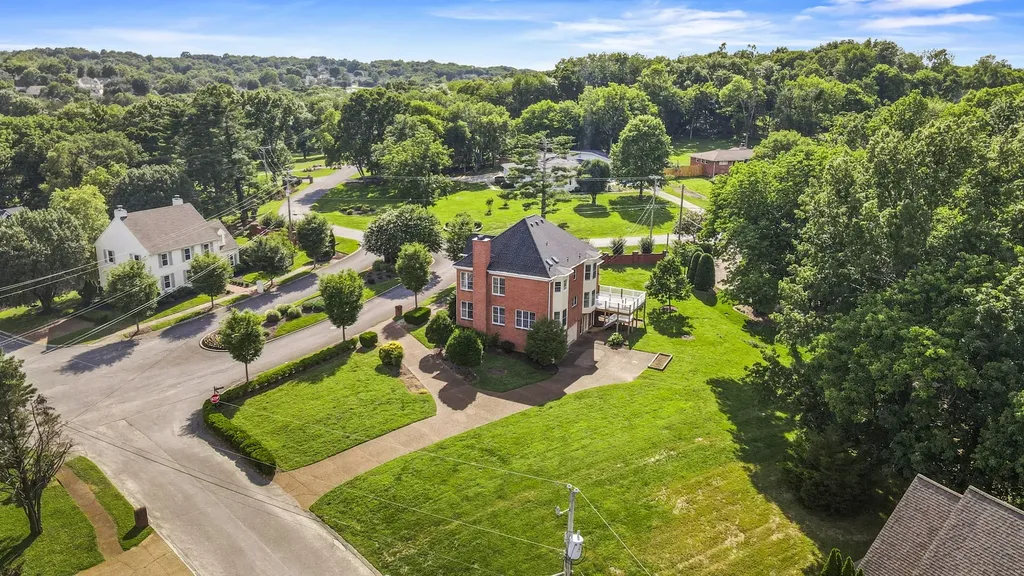 101 Governors Point Boulevard Hendersonville TN 37075