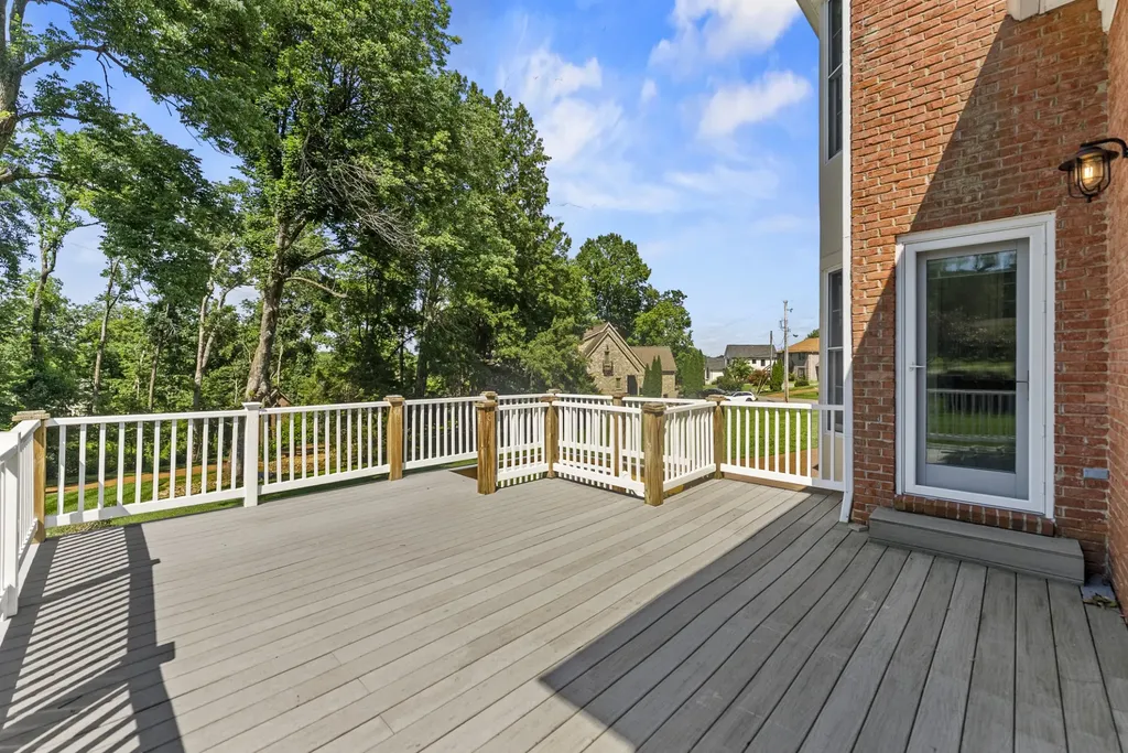 101 Governors Point Boulevard Hendersonville TN 37075