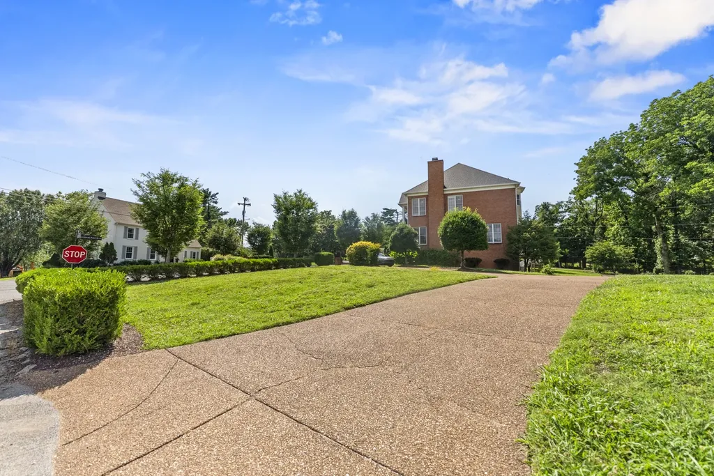 101 Governors Point Boulevard Hendersonville TN 37075