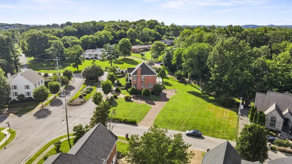 101 Governors Point Boulevard Hendersonville TN 37075