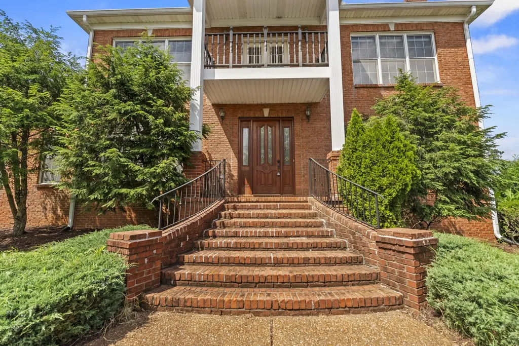 101 Governors Point Boulevard Hendersonville TN 37075