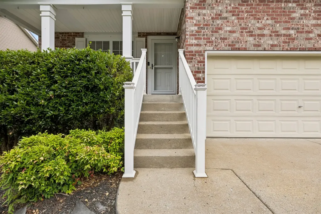 121 Cavalier Drive Hendersonville TN 37075